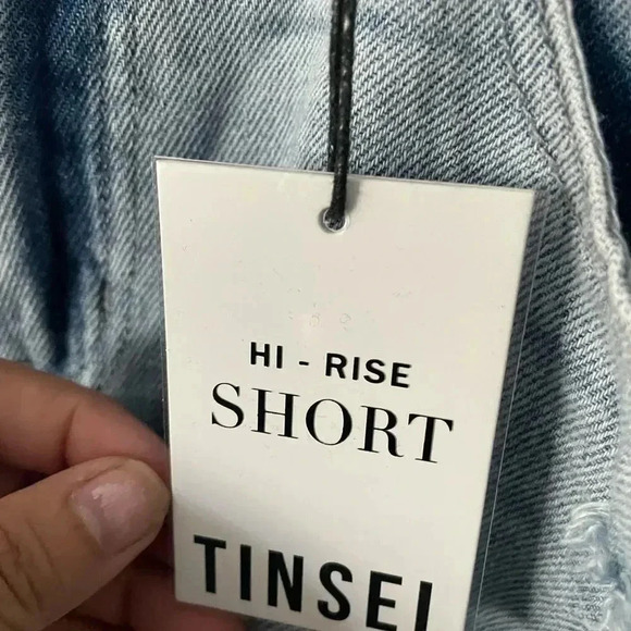 NWT Tinsel denim high rise shorts size 28 - Picture 4 of 4